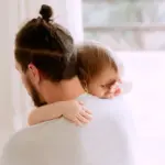 Tak Sekadar Ungkapan Sayang, Pelukan Ayah Bantu Perkembangan Otak Anak