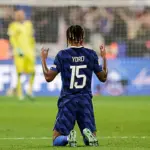 Manchester United Pertimbangkan Pinjamkan Leny Yoro pada Januari