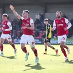 Matt Lawlor Minta Pemain Fleetwood Town Tak Takut Hadapi Arsenal