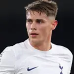 Micky van de Ven Anggap Mbappe Lebih Baik dari Raphinha