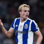 Newcastle United Incar Victor Froholdt, FC Porto Ogah Lepas di Januari