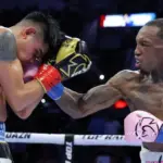 O’Shaquie Foster Satukan Tiga Gelar Juara Dunia Usai Kalahkan Navarrete