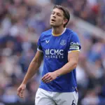 Pengalaman James Tarkowski Masih Dibutuhkan, Everton Hadapi Dilema di Lini Belakang