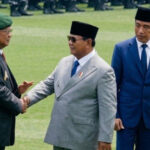 Kita Harus Keluar dari Obrolan Dua Orang Ini