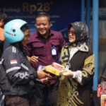 HUT ke-28, Bank Mandiri Berbagi Apresiasi Bersama Pekerja Rentan melalui Livin’ Mandiri Berbagi Rp28