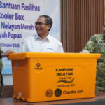Chandra Asri Salurkan Cooler Box untuk 200 Titik Kampung Nelayan di Papua