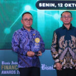 Konsisten Perluas Akses Keuangan UMKM-K, Jamkrindo Raih Penghargaan Bisnis Indonesia