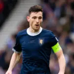 Siap menorehkan 100 Caps Bersama Skotlandia, Robertson Dipuji McGinn