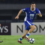 Thom Haye Blak-blakan Kritik Fasilitas Persib, Pilih Pemulihan Cedera di Rumah Marc Klok