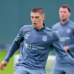 Vitaliy Mykolenko Berpeluang Comeback Lawan Chelsea